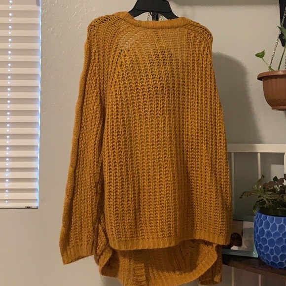 Gold colored long knitted cardigan - Picture 3 of 5